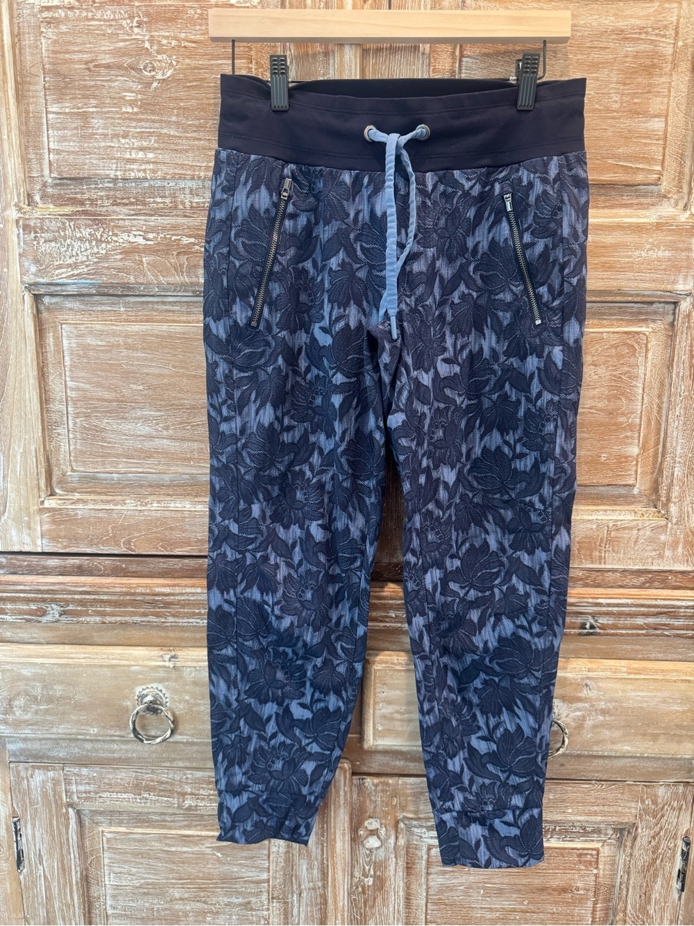 Athleta Trekkie North Jogger Navy Floral Print Zipper Pockets Athleisure Casual